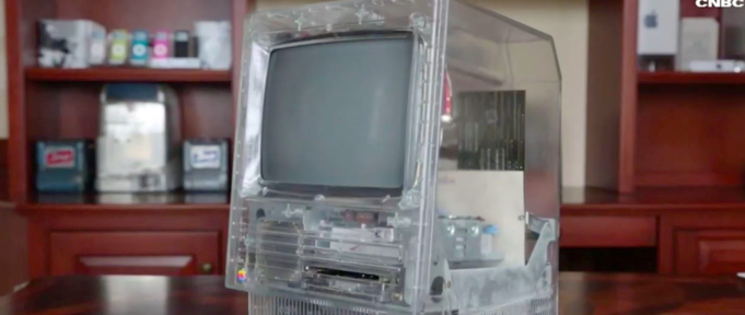 CBNC zveřejnil krátké, ale fascinující video o největší sbírce prototypů Apple