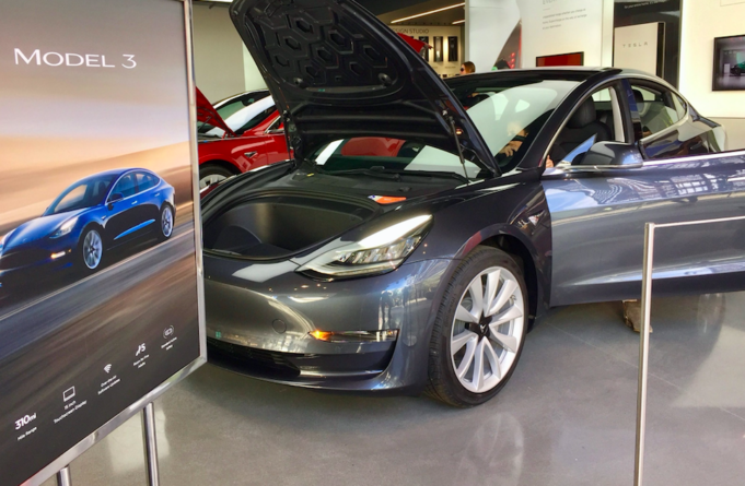 TeslaNovinky.cz – Tesla začíná nabízet své první zkušební jízdy vozu Tesla Model 3