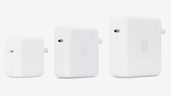 Nabíjejte iPhony a iPady rychleji díky USB k MacBook Pro