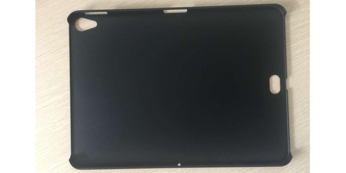 iPad Pro má mít slot pro Smart Connector pro vertikální použití