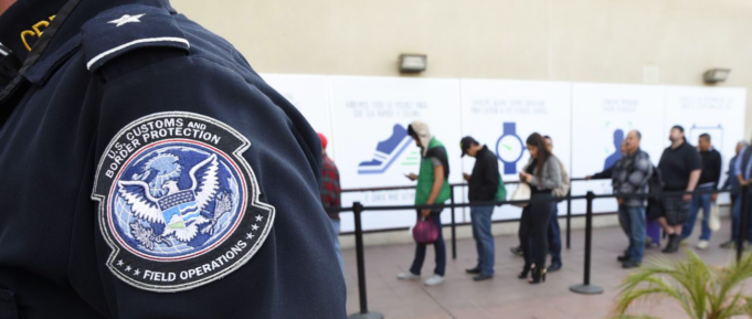 Rejhane Lazoja žaluje ochranku kvůli nezákonnému zabavení jejího iPhonu