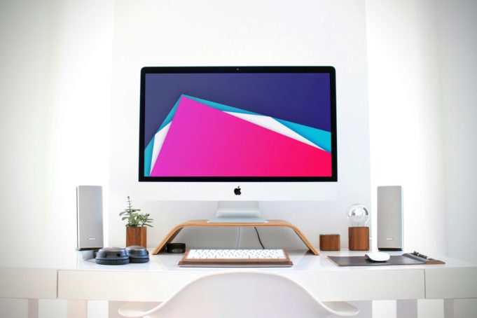 iTapety týdne – Barvy, geometrie a abstraktní pozadí pro iPhone a Mac