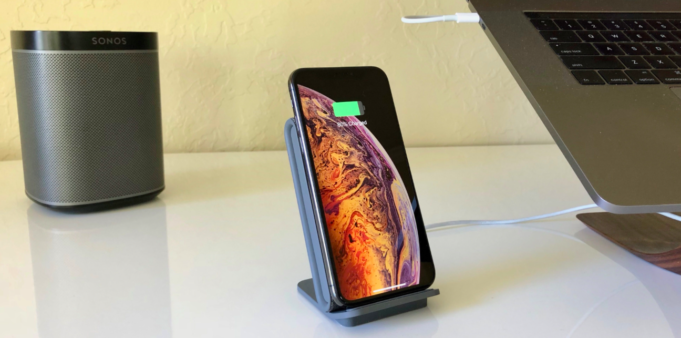 Bezdrátová nabíječka iOttie nabízí skvělý vzhled a nabíjení v režimu na výšku i na šířku