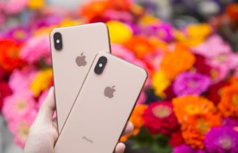 Podívejte se na video, které představuje všechny skvělé funkce iPhone Xs Max