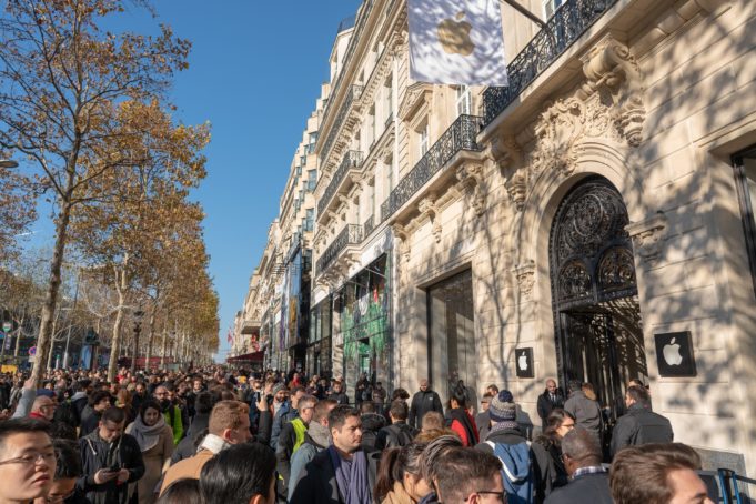 Apple otevřel Apple Champs-Élysées v Paříži