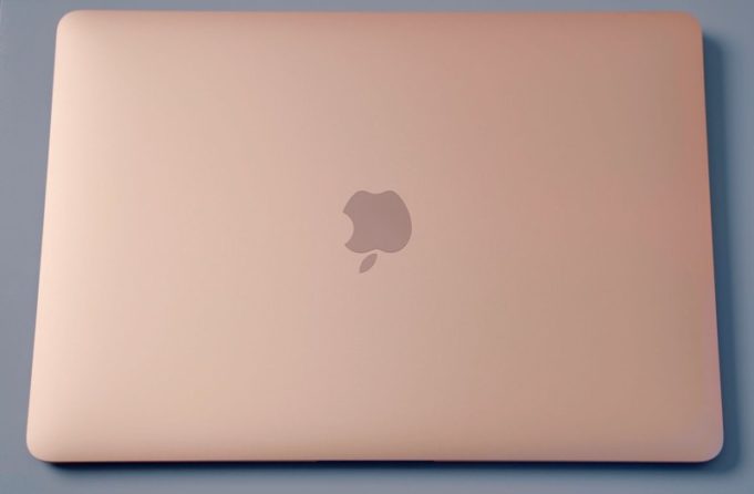 Podívejte se na Unboxing video nového MacBooku Air