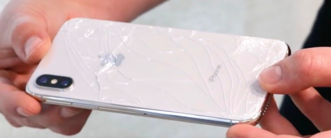 Podle průzkumu je v USA každou hodinu poškozeno 5 761 telefonů