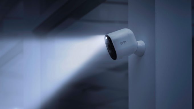 Arlo dnes představil svůj nejnovější bezpečnostní kamerový systém Arlo Ultra