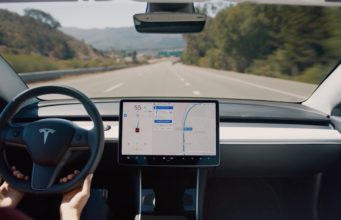 TeslaNovinky.cz – Autopilot bude brzy podporovat semafory a kruhové objezdy, řekl Elon Musk