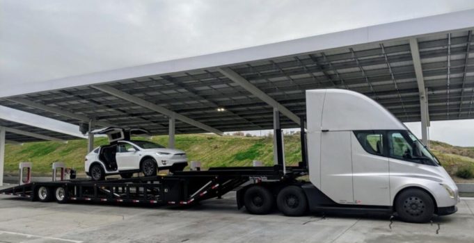 TeslaNovinky.cz – Tesla Semi s přívěsem a naloženým Modelem X