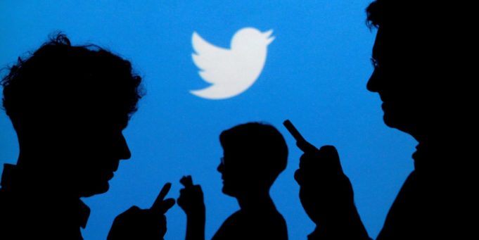 Společnost Twitter pracuje na aktualizaci svého tmavého režimu pro webovou stránku a aplikaci