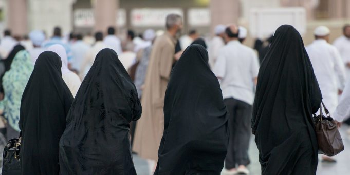 Apple vyšetřuje aplikaci pro kontrolu žen v Saúdské Arábii