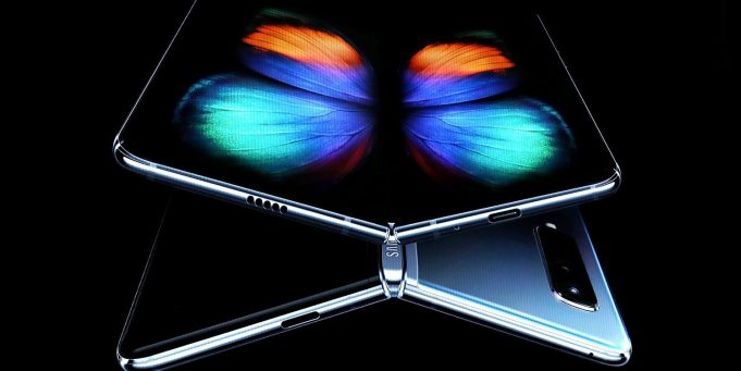 Jak si Apple poradí s vlajkovou lodí na trhu Samsung Galaxy Fold?