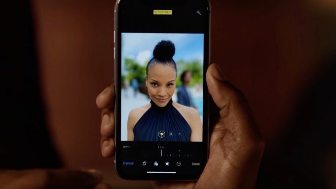 Apple zveřejnil na svém YouTube kanálu další reklamu, která se zaměřuje na funkci Depth Control