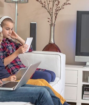 Lidé stráví více než čtvrtinu života online, ani iOS 12.2 se sledováním času nepomáhá