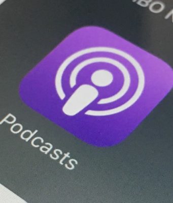 Někteří uživatelé hlásí problémy při používání aplikace Podcasty na iPhonu