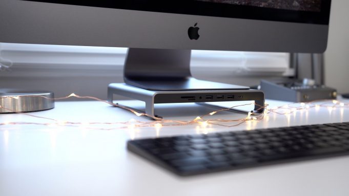 Video – Hliníkový stojan na iMac nabízí šikovné vstupy a výstupy