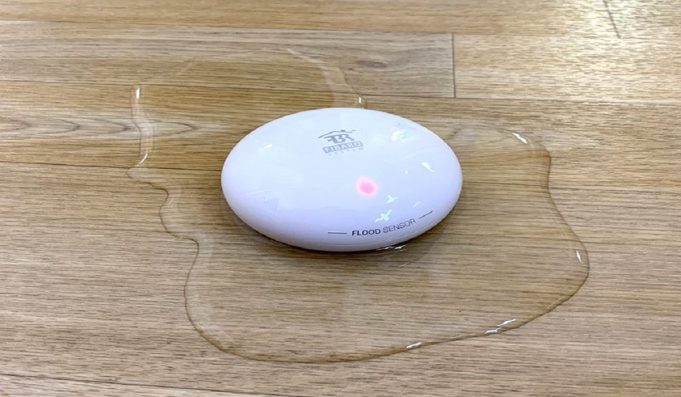 Fibaro Flood Sensor je senzor kompatibilní s HomeKit detekující vodu