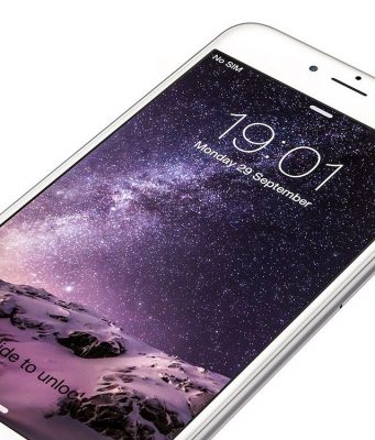 Apple plánuje na příští rok tři OLED iPhony