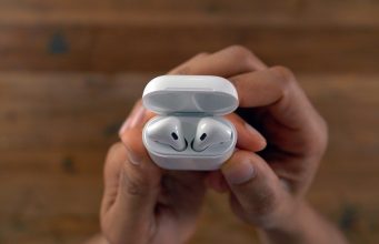Apple již údajně pracuje na AirPods 3, jejich zaměřením bude potlačení hluku