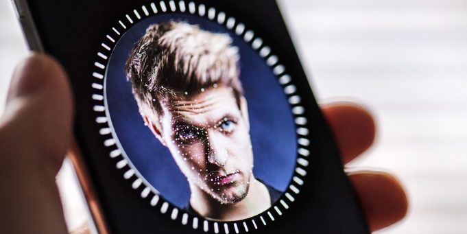 Dodavatel senzorů pro Face ID v iPhone X AMS očekává větší zisk v druhé polovině roku