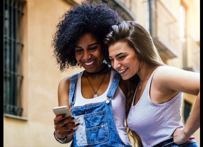 iPhone je i nadále nejoblíbenějším smartphonem mezi teenagery