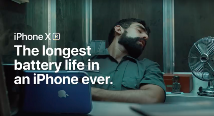 Apple sdílel novou reklamu, která představuje nejdelší výdrž baterie v iPhone XR
