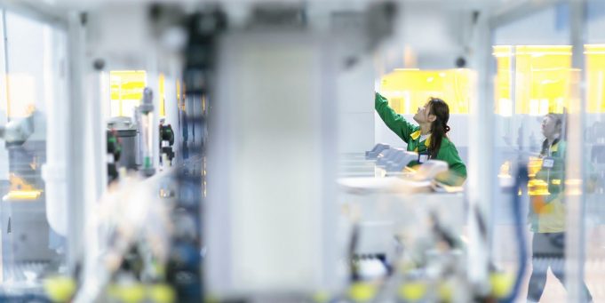 Zakladatel Foxconn vyzval Apple k přesunu výroby iPhonů z Číny