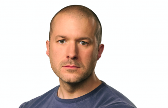 Finanční ředitel Applu Luca Maestri a bývalý šéf designu Jony Ive jsou údajně kandidáty na příštího generálního ředitele ferrari