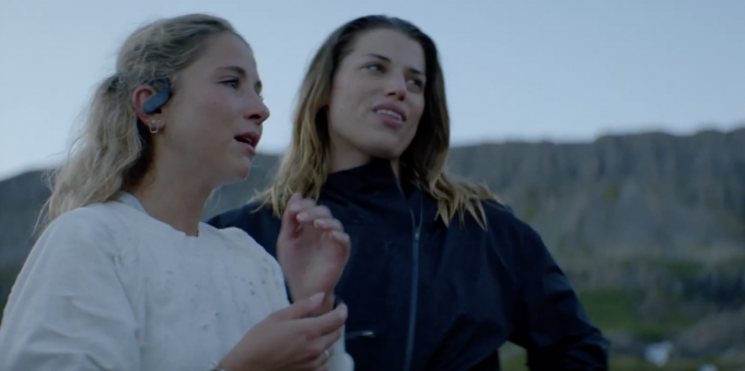 Nová reklama na Powerbeats Pro připomíná dlouhou výdrž baterie