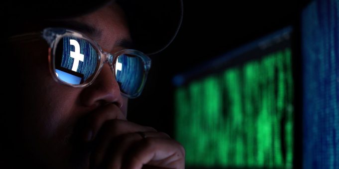 Facebook varoval před rizikem narušení bezpečnosti zaměstnance, ale ne své uživatele