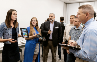 Učitelé z celého světa se účastnili Apple workshopů. Nyní mají vše předat studentům