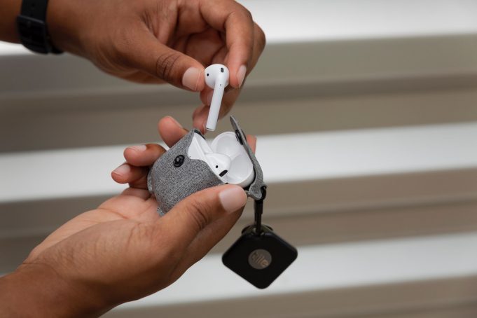 Twelve South dnes představil nové pouzdro AirSnap Twill pro AirPods