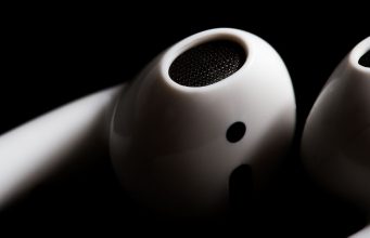 Apple zasílal výměnou AirPod s nevydaným firmwarem, což způsobilo jejich nepoužitelnost
