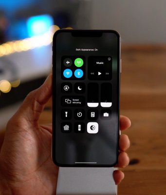 Návod – Jak přidat zkratku pro tmavý režim do ovládacího centra na iPhonu