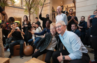 Tim Cook je tento týden v Evropě. Potkat ho můžete v Apple Storech