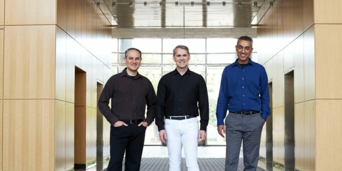 Tři bývalí vedoucí pracovníci společnosti Apple založili novou čipovou společnost