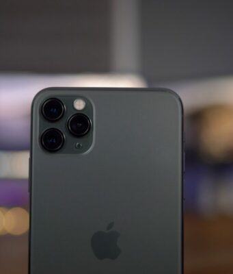 Apple očekává, že v příštím roce prodá více než 100 milionů nových iPhonů