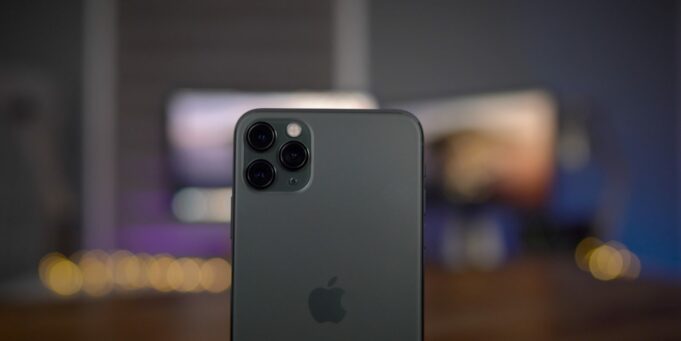 Apple očekává, že v příštím roce prodá více než 100 milionů nových iPhonů
