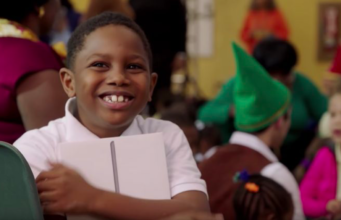 Apple daroval několik Maců a iPadů do školy ve Washingtonu