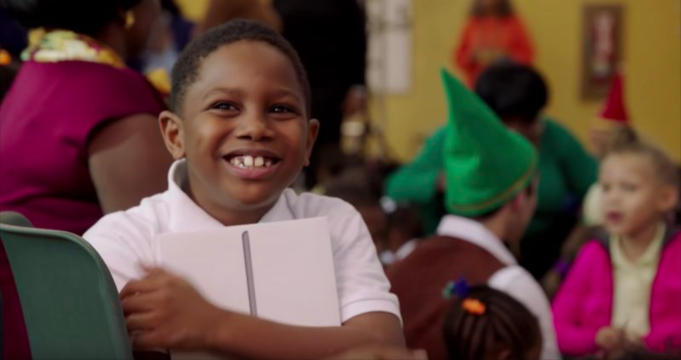 Apple daroval několik Maců a iPadů do školy ve Washingtonu