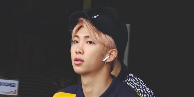 Raperka Kim Namjoon ze skupiny BTS ztratila již 33 párů AirPods