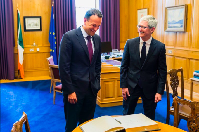 Cook navštívil Irsko, aby převzal ocenění od irského premiéra za 40 let investic společnosti Apple