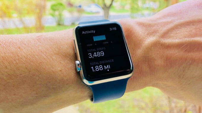 Návod – Jak zjistit počet nachozených kroků na Apple Watch