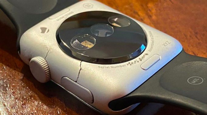 Podívejte se na vzácné prototypy původních Apple Watch