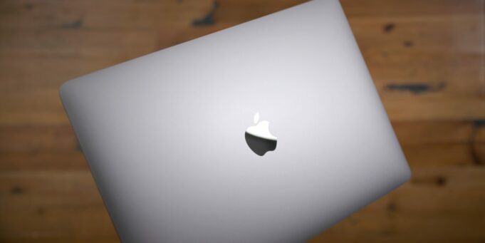 MacBook Pro s Mini-LED displejem se začne vyrábět v prvním čtvrtletí roku 2021