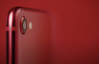 Podívejte se na první unboxing videa iPhone SE