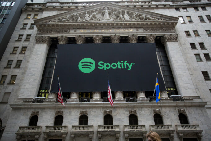 Spotify klesají akcii z důvodu menšího streamování