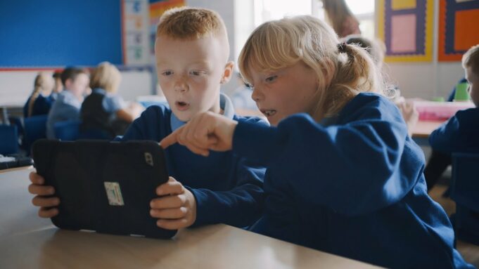 Apple sdílel nová videa ze série „Everyone Can Create“ a „Everyone Can Code“