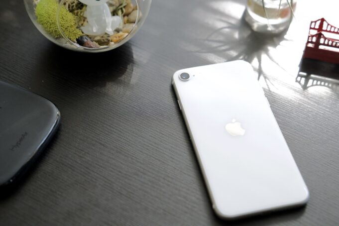 Jak ustojí nový iPhone SE zamrazení na několik hodin?